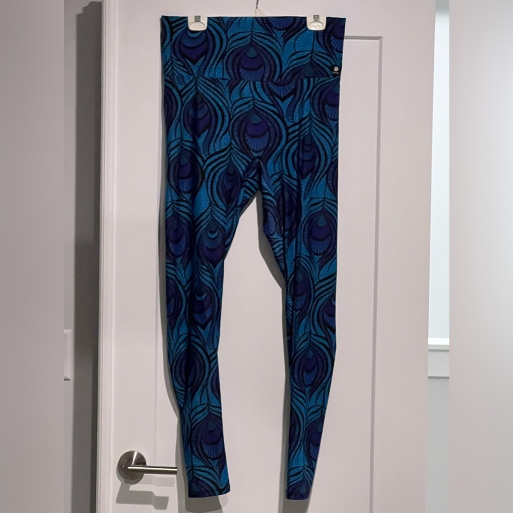 Lineage Peacock yoga pants.